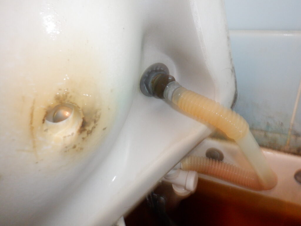 TOTO　手洗付隅付ﾛｰﾀﾝｸ　S670S　＜水が止まらない＞修理方法（ﾎﾞｰﾙﾀｯﾌﾟ・ﾌﾛｰﾄﾊﾞﾙﾌﾞ交換）
