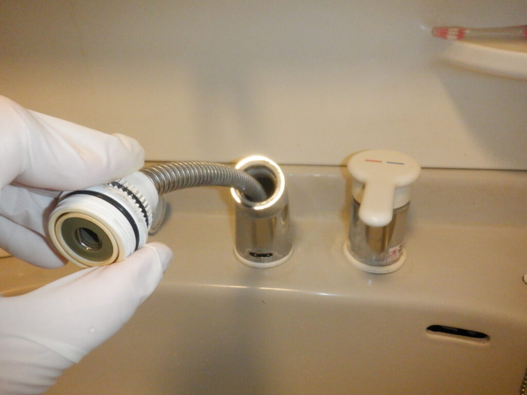 ﾊﾟﾅｿﾆｯｸ（松下電工）　洗面台洗髪ｼｬﾜｰ水栓　CQ753B　ｼｬﾜｰﾎｰｽからの水漏れ修理方法(ｼｬﾜｰﾎｰｽ交換手順）
