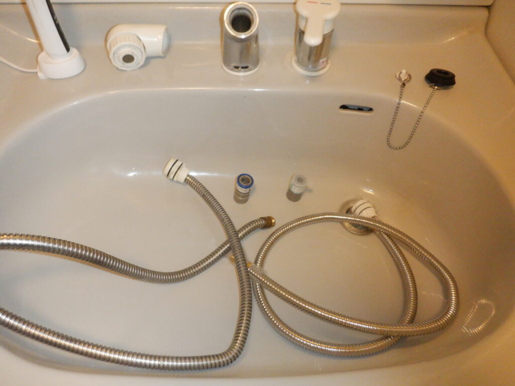 ﾊﾟﾅｿﾆｯｸ（松下電工）　洗面台洗髪ｼｬﾜｰ水栓　CQ753B　ｼｬﾜｰﾎｰｽからの水漏れ修理方法(ｼｬﾜｰﾎｰｽ交換手順）