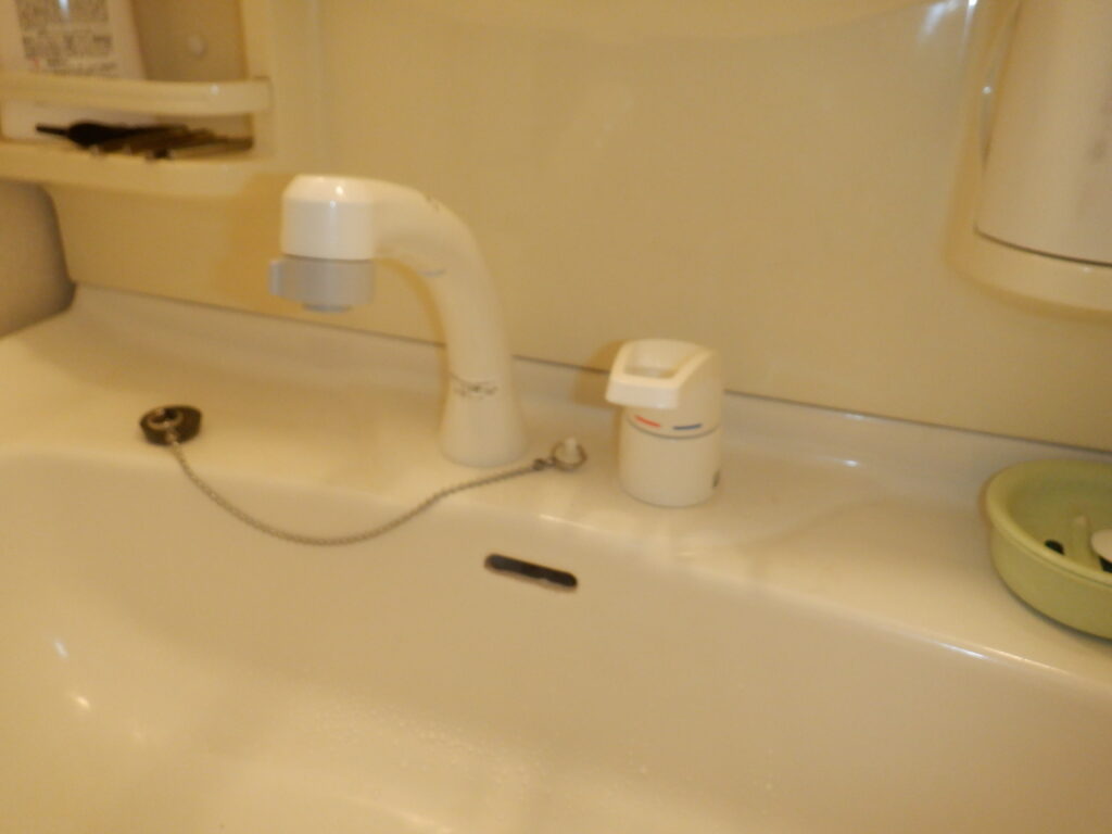 ﾊﾟﾅｿﾆｯｸ（松下電工）洗面洗髪ｼｬﾜｰ水栓　CQ913B（FA247HGL)　ｼｬﾜｰﾎｰｽ水漏れ　→　水栓本体交換方法　（修理部品の記載も有り）
