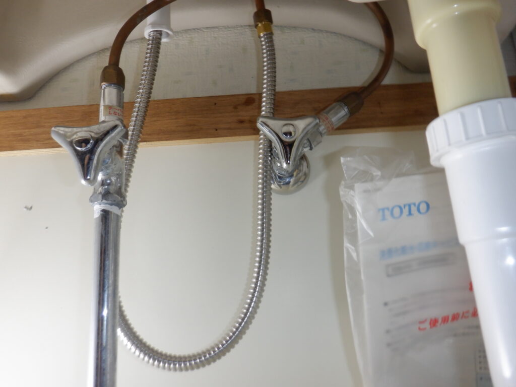 TOTO　TL385CG2F(S)　洗面台ｼﾝｸﾞﾙﾚﾊﾞｰ式洗髪ｼｬﾜｰ水栓　水漏れ修理方法(ﾊﾞﾙﾌﾞｶｰﾄﾘｯｼﾞ交換手順）※ｼｬﾜｰﾎｰｽ水漏れ修理方法も記載有り