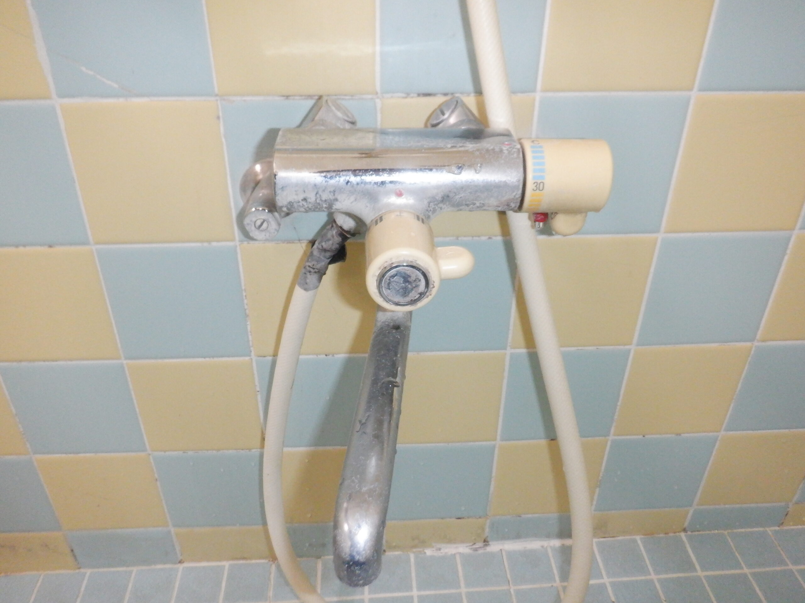 TOTO TM245C 壁付ｻｰﾓｼｬﾜｰ水栓 水漏れ・ｻｰﾓｽﾀｯﾄ故障（修理部品供給終了） → 水栓本体交換方法 |  あなたにも出来るかも？水道修理のブログ