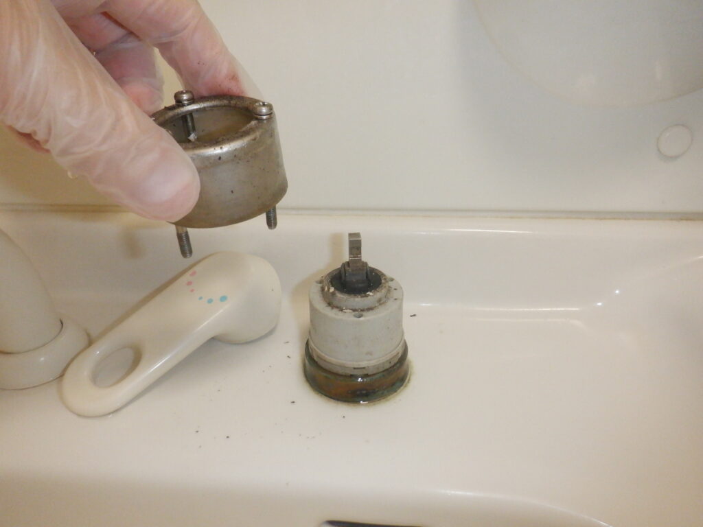INAX　SF-44S　洗面　ｼﾝｸﾞﾙﾚﾊﾞｰ洗髪ｼｬﾜｰ水栓　＜水が止まらない、ﾚﾊﾞｰﾊﾝﾄﾞﾙが折れた＞　修理方法（ｶｰﾄﾘｯｼﾞ、ﾚﾊﾞｰﾊﾝﾄﾞﾙ交換手順）