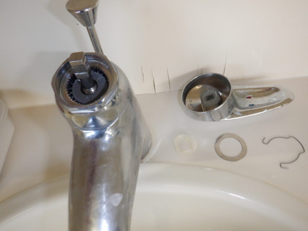 TOTO　TLW31A　洗面ｼﾝｸﾞﾙﾚﾊﾞｰ水栓　水漏れ修理方法　ﾊﾞﾙﾌﾞｶｰﾄﾘｯｼﾞ交換手順