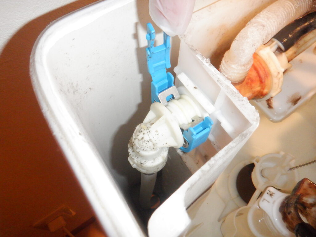 INAX（現LIXIL）　DT-3850（3840）　ﾄｲﾚ手洗い付ﾛｰﾀﾝｸ　水漏れ修理方法（給水ﾎｰｽ・ﾎﾞｰﾙﾀｯﾌﾟ交換手順）