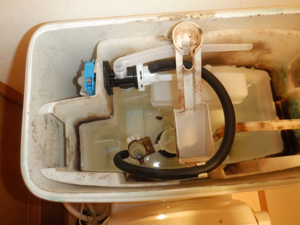 INAX（現LIXIL）　DT-3850（3840）　ﾄｲﾚ手洗い付ﾛｰﾀﾝｸ　水漏れ修理方法（給水ﾎｰｽ・ﾎﾞｰﾙﾀｯﾌﾟ交換手順）