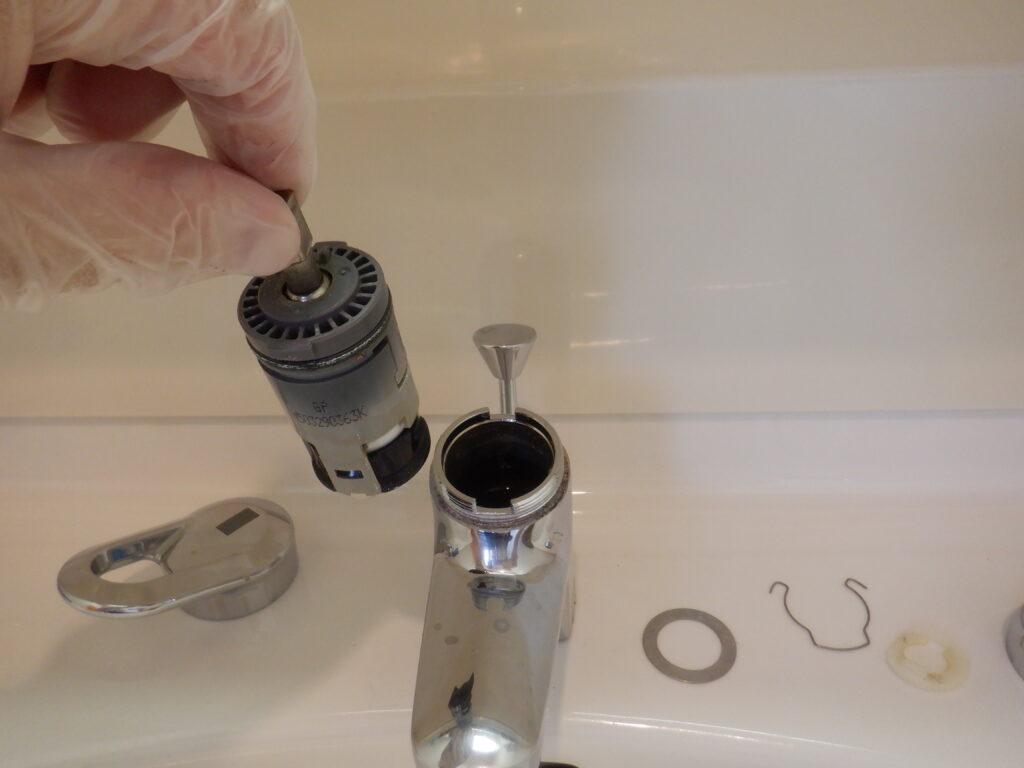 TOTO　TLF31UX　洗面ｼﾝｸﾞﾙﾚﾊﾞｰ水栓　水漏れ修理（ｶｰﾄﾘｯｼﾞ交換方法）