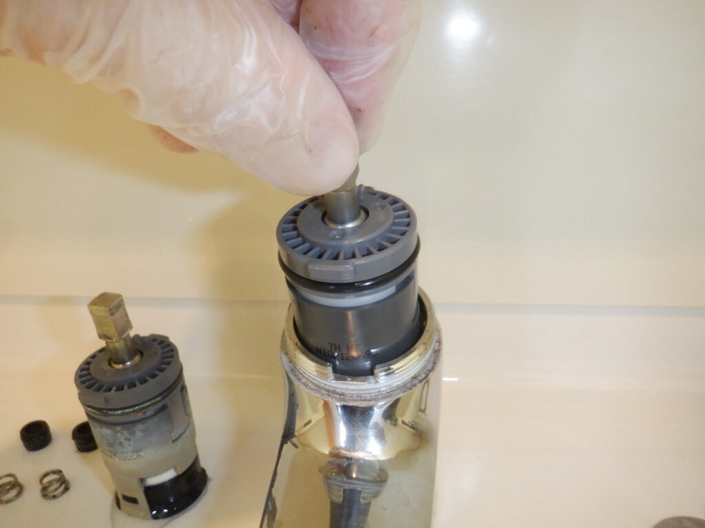 TOTO　TLF31UX　洗面ｼﾝｸﾞﾙﾚﾊﾞｰ水栓　水漏れ修理（ｶｰﾄﾘｯｼﾞ交換方法）
