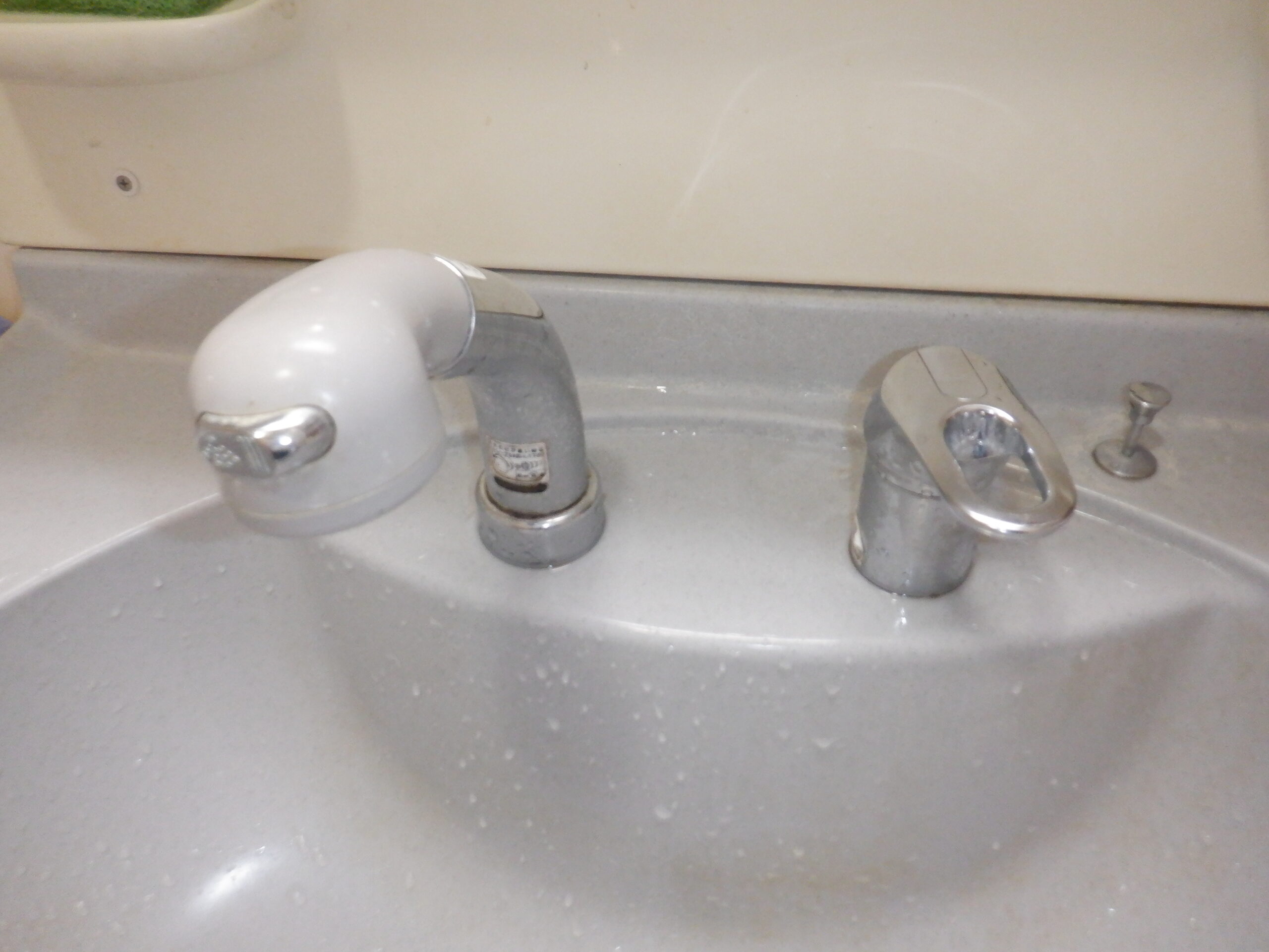 KVK KF358GCL 洗面洗髪ｼｬﾜｰ水栓 水漏れ修理（ｶｰﾄﾘｯｼﾞ交換手順）※ｸﾘﾅｯﾌﾟ洗面化粧台 あなたにも出来るかも？水道修理のブログ