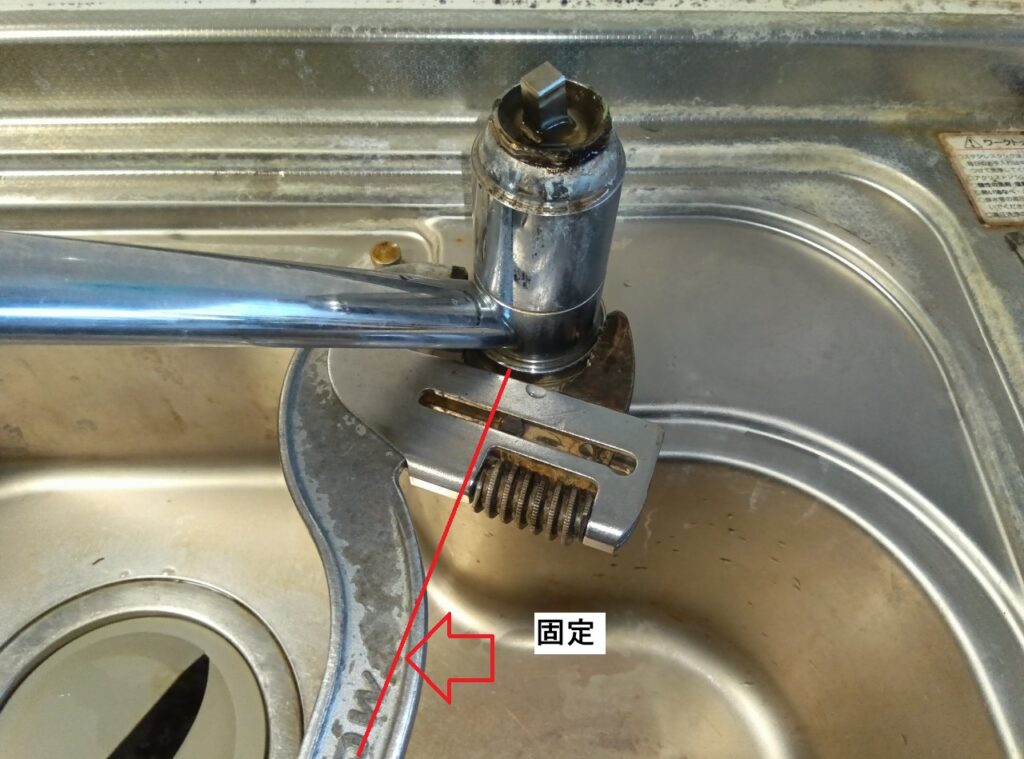 MYM 台付シングルレバー水栓 FM238-003
※システムキッチン クリナップ社製
カートリッジ・レバーハンドル交換方法