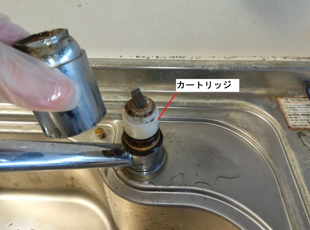 MYM 台付シングルレバー水栓 FM238-003
※システムキッチン クリナップ社製
カートリッジ・レバーハンドル交換方法