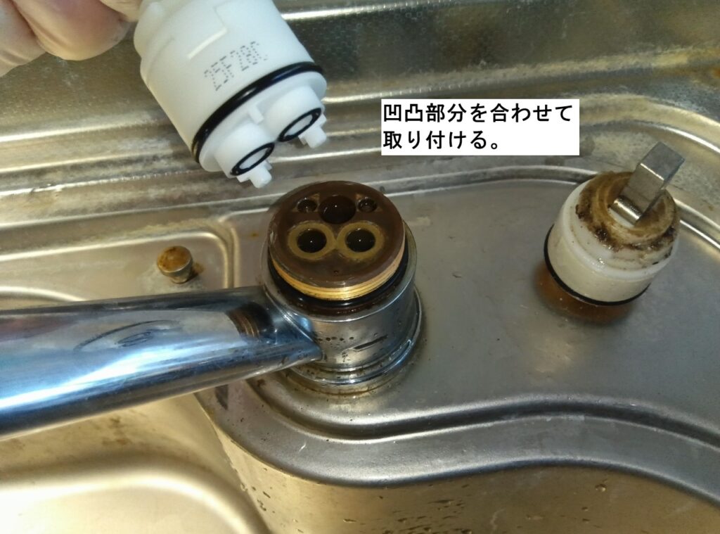 MYM 台付シングルレバー水栓 FM238-003
※システムキッチン クリナップ社製
カートリッジ・レバーハンドル交換方法