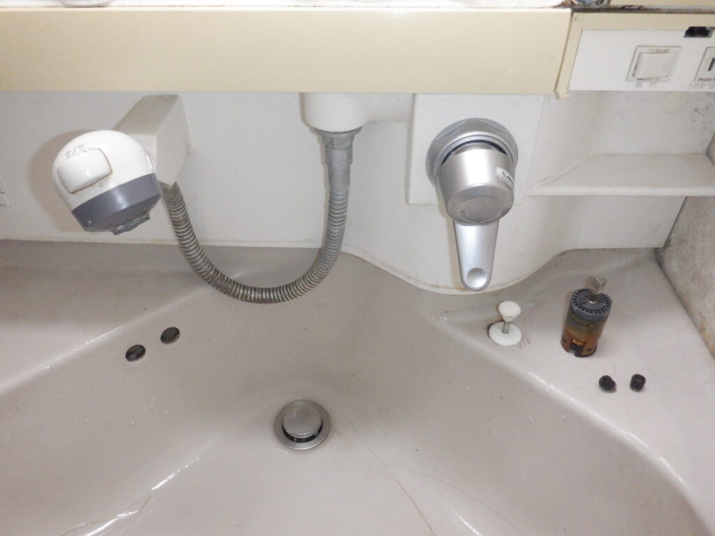 TOTO　TL480UCX　洗面台埋込ｼｬﾜｰ水栓　水漏れ修理方法（ｶｰﾄﾘｯｼﾞ交換手順）※補足　他、修理部品記載有り