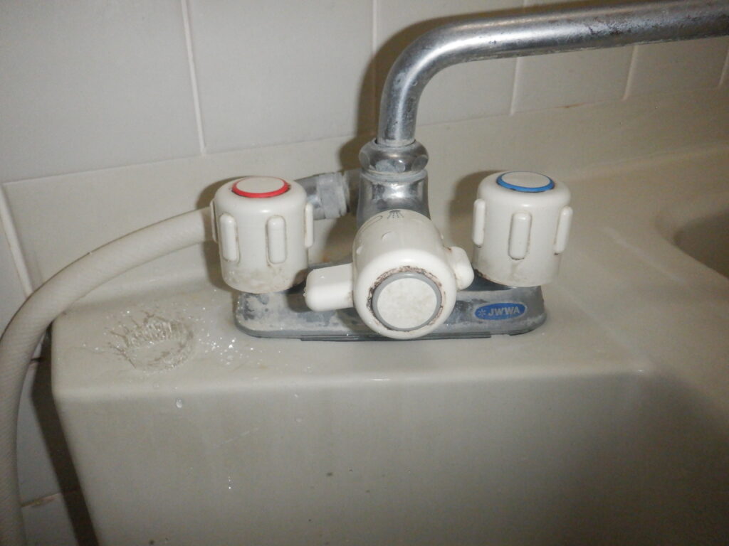 INAX　BF-606-CU　浴室ﾃﾞｯｷ式2ﾊﾝﾄﾞﾙｼｬﾜｰﾊﾞｽ水栓　水漏れ・切替ﾚﾊﾞｰ不具合　水栓本体交換方法（修理部品、一部廃盤有り）