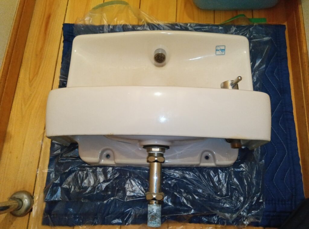 TOTO　手洗器用水栓（埋込・ﾊﾝﾄﾞﾙ式）　TL871AFR　

水栓本体交換