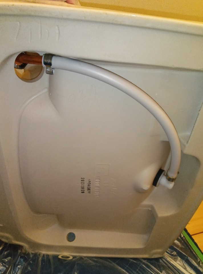 TOTO　手洗器用水栓（埋込・ﾊﾝﾄﾞﾙ式）　TL871AFR　

水栓本体交換