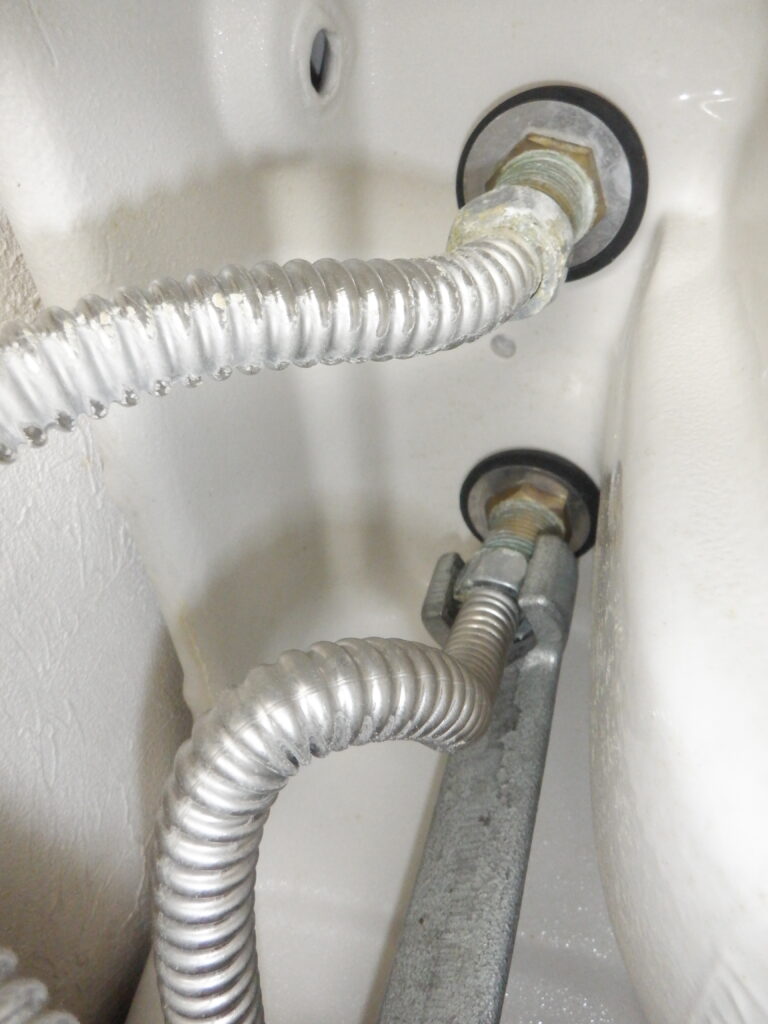INAX　LF-4275A-MB2　洗面　２ﾊﾝﾄﾞﾙ混合水栓　水漏れ　→　ｼﾝｸﾞﾙﾚﾊﾞｰ水栓へ取替え