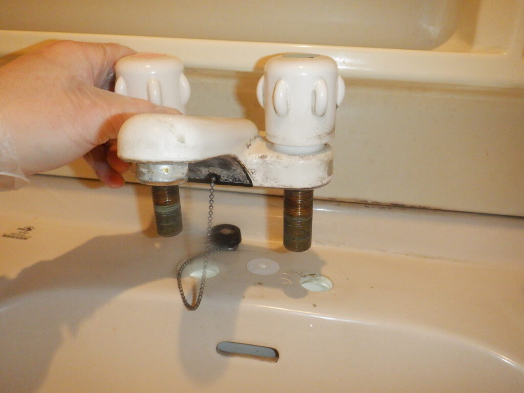 INAX　LF-4275A-MB2　洗面　２ﾊﾝﾄﾞﾙ混合水栓　水漏れ　→　ｼﾝｸﾞﾙﾚﾊﾞｰ水栓へ取替え