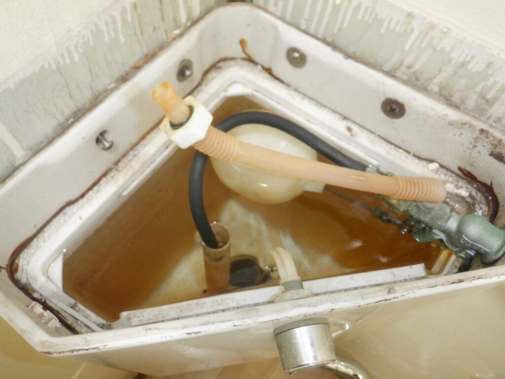 TOTO　S536B　手洗付隅付ロータンク　水漏れ修理方法（ﾎﾞｰﾙﾀｯﾌﾟ・ﾌﾛｰﾄﾊﾞﾙﾌﾞ交換手順）