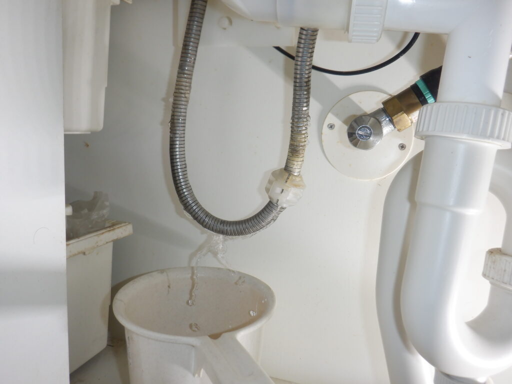 TOTO　TL380B　洗面ｼﾝｸﾞﾙﾚﾊﾞｰ・ｼｬﾜｰ水栓　　ｼｬﾜｰﾎｰｽの水漏れ修理方法（ｼｬﾜｰﾎｰｽ交換手順）※TL380Aも対象