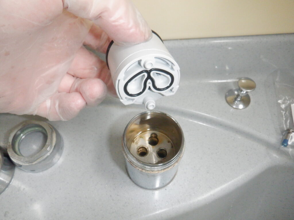 KVK　KF358GCL　洗面洗髪ｼｬﾜｰ水栓（ｸﾘﾅｯﾌﾟ洗面台仕様）　水が止まらない場合の修理方法（ｶｰﾄﾘｯｼﾞ交換手順）