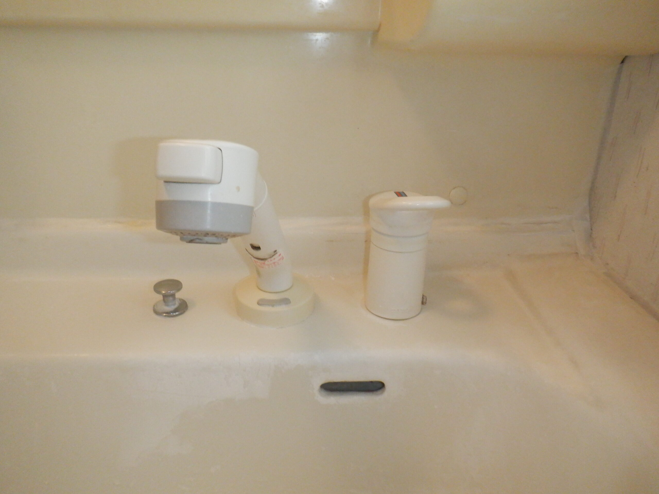 TLS05301J シングル混合水栓 TOTO 洗面水栓 台付シングル混合水栓 スパウト長さ142mm 数量は多