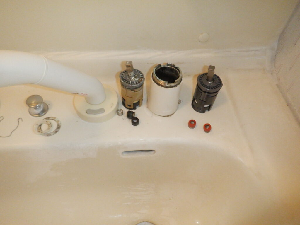 TOTO　TL384UFR#N11　洗面洗髪ｼｬﾜｰ水栓　水漏れ修理方法（ﾊﾞﾙﾌﾞｶｰﾄﾘｯｼﾞ交換手順）※他、修理部品、代替水栓の記載有り
