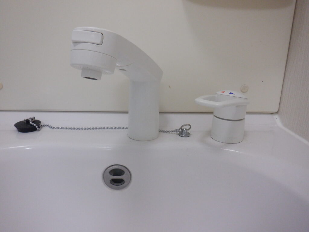 MYM　FA244HU16　洗面洗髪ｼｬﾜｰ水栓（ﾀｶﾗｽﾀﾝﾀﾞｰﾄﾞ洗面台仕様）ｼｬﾜｰﾎｰｽ水漏れ→ｼｬﾜｰﾎｰｽ交換方法