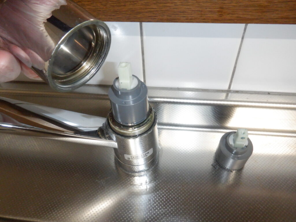TOTO TKHG31PR ｷｯﾁﾝ台付ｼﾝｸﾞﾙﾚﾊﾞｰ水栓 水漏れ修理方法（ｶｰﾄﾘｯｼﾞ交換手順） | あなたにも出来るかも？水道修理のブログ