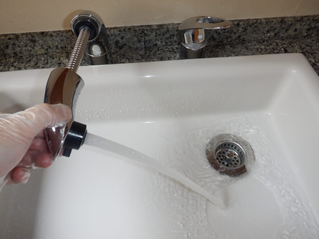 TOTO　TLNW36　洗面　台付ｼﾝｸﾞﾙﾚﾊﾞｰ・ｼｬﾜｰ水栓　ｼｬﾜｰﾎｰｽ水漏れ修理方法（ｼｬﾜｰﾎｰｽ交換手順）