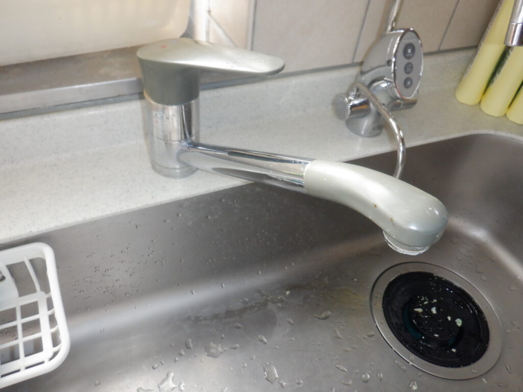 ﾐｽﾞﾀﾆﾊﾞﾙﾌﾞ　K13-694　ｷｯﾁﾝ台付ｼﾝｸﾞﾙﾚﾊﾞｰ水栓（三協ｱﾙﾐ　ｷｯﾁﾝなどに使用）　水が止まらない　水栓本体交換方法