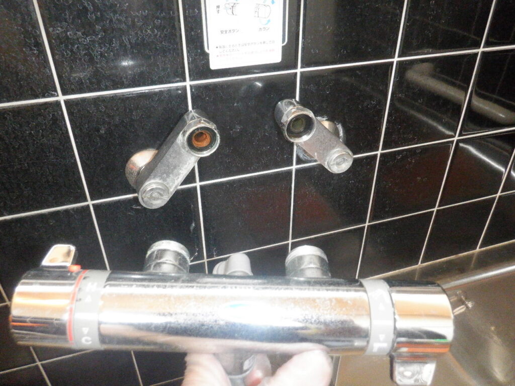 TOTO　TMJ40CGX（修理部品供給終了品）壁付ｻｰﾓ・ｼｬﾜｰ水栓　水が止まらない　水栓本体交換方法