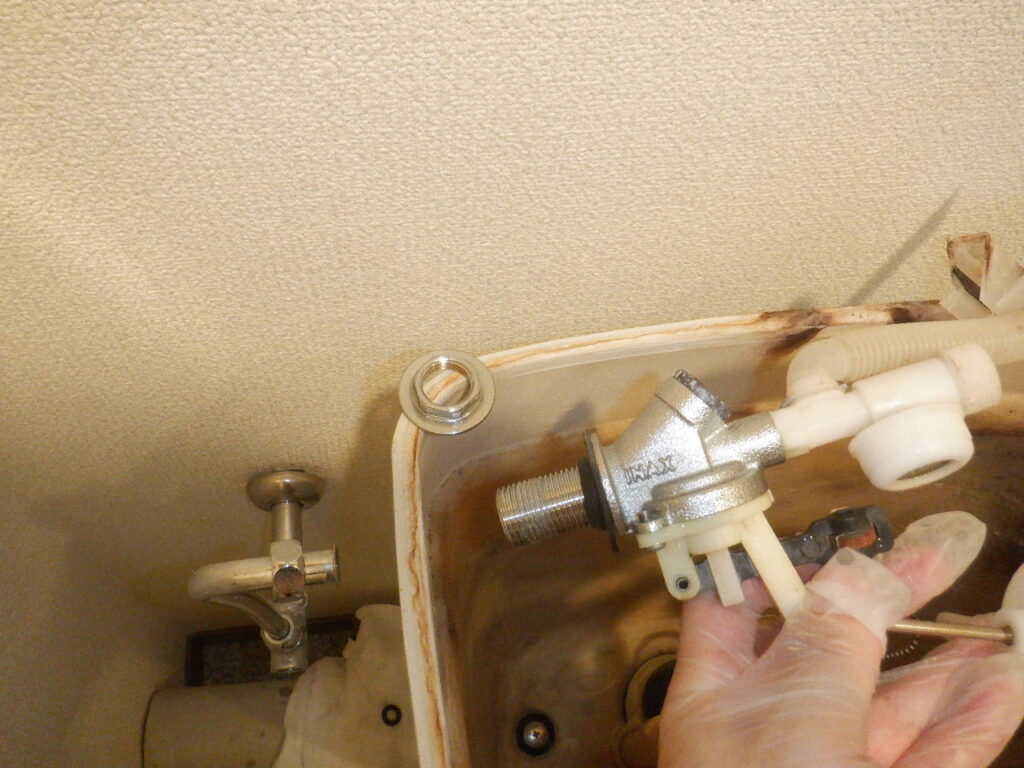 INAX　DT-882　ﾄｲﾚ　手洗い付ﾛｰﾀﾝｸ　水が止まらない　修理方法（ﾎﾞｰﾙﾀｯﾌﾟ・ﾌﾛｰﾄｺﾞﾑ玉交換手順）