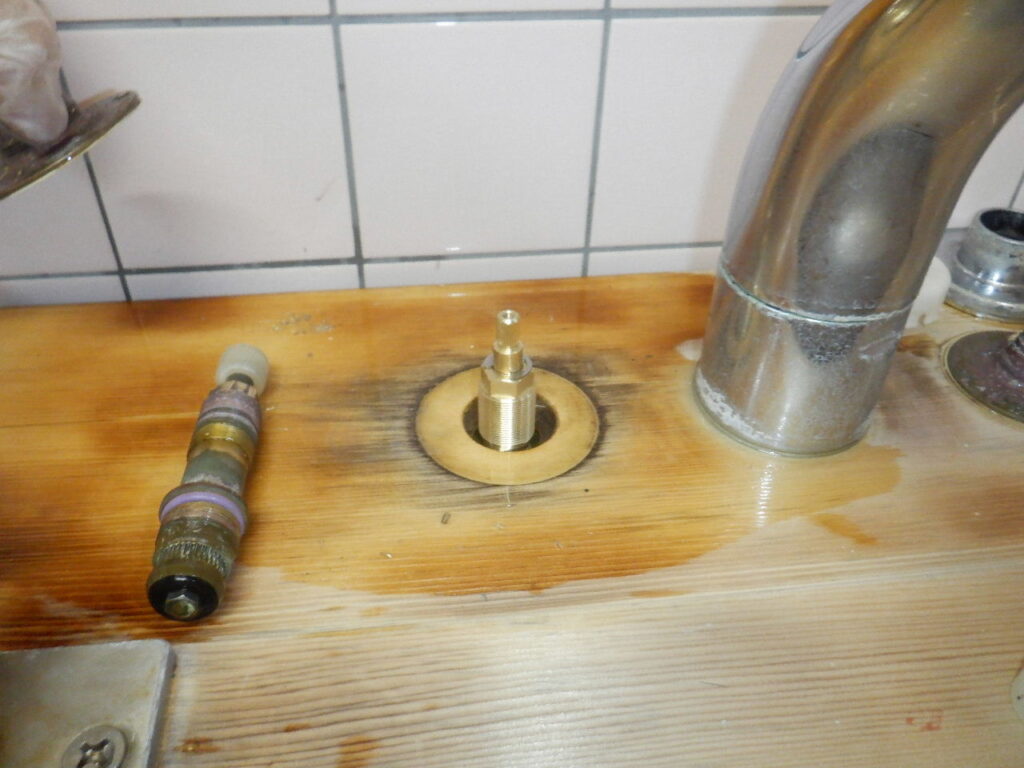 TOTO TBW20 浴室 台付2ﾊﾝﾄﾞﾙ混合水栓 水が止まらない 修理方法（開閉 