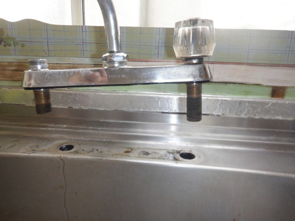 TOTO　TK3S　ｷｯﾁﾝ用　台付2穴２ﾊﾝﾄﾞﾙ水栓　水漏れ修理　本体取替方法（ｼﾝｸﾞﾙﾚﾊﾞｰ水栓へ変更）