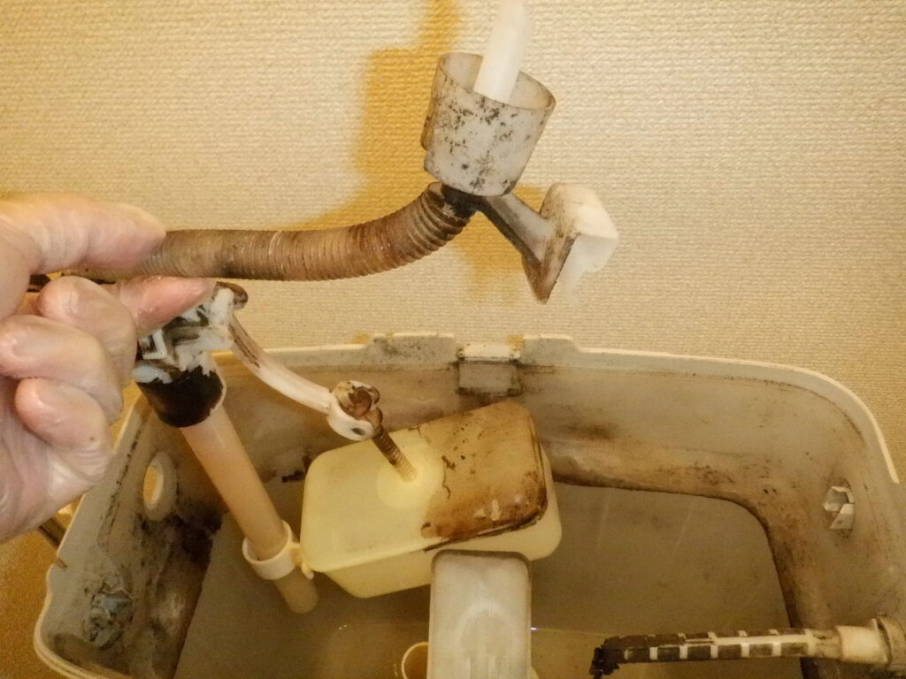 INAX　DC-1890S　手洗い付ﾛｰﾀﾝｸ「ﾚｽｶｰｻｼﾘｰｽﾞ」　水が止まらない　修理方法（ﾎﾞｰﾙﾀｯﾌﾟ･ﾌﾛｰﾄｺﾞﾑ玉交換手順）