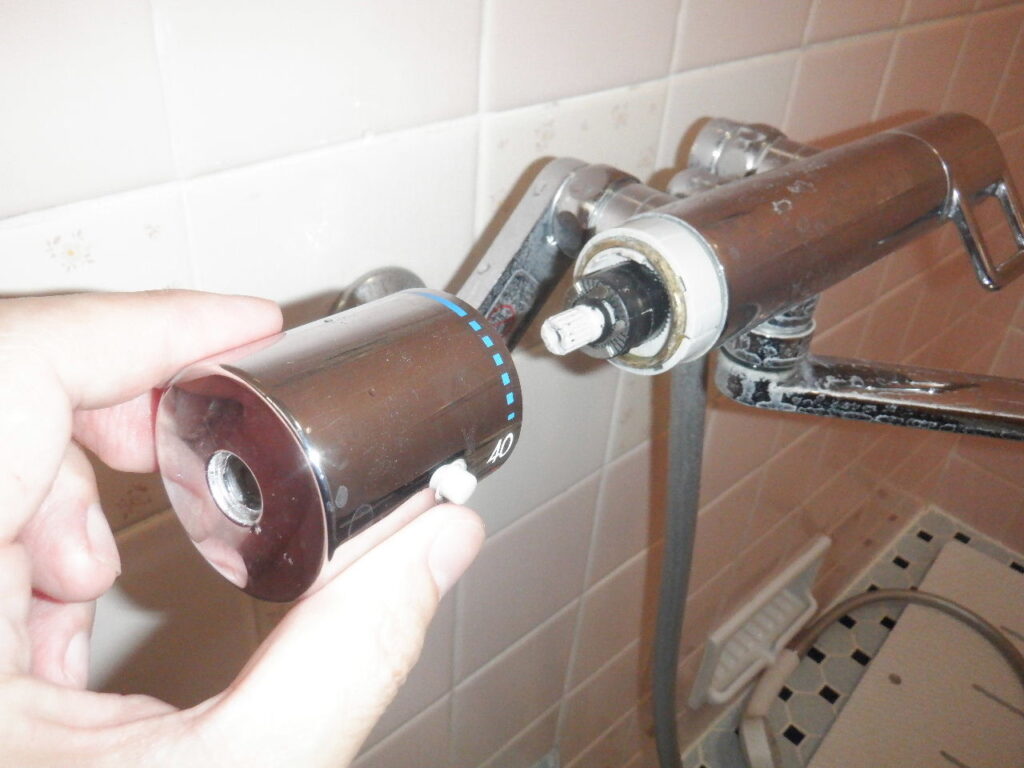 TOTO　TMGG40E　浴室ｻｰﾓｽﾀｯﾄ付 ｼｬﾜｰ水栓　温度調節が効かない場合の修理方法（ｻｰﾓﾕﾆｯﾄ交換手順）
