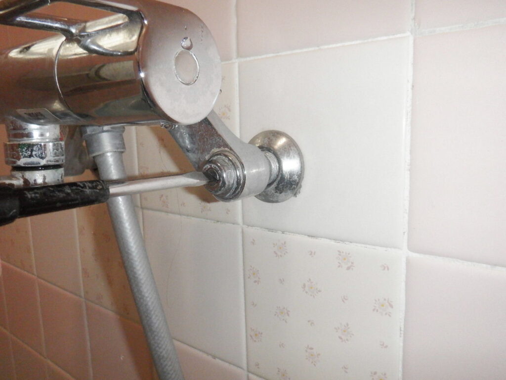 浴室サーモスタット水栓（TMGG40E）
ストレーナーの詰まりの清掃・確認方法
