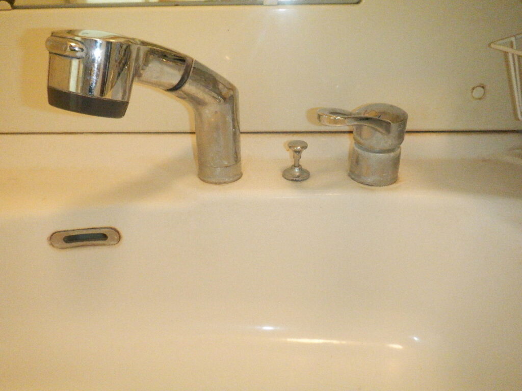MYM　FB244U15　洗面ｼﾝｸﾞﾙﾚﾊﾞｰ式洗髪ｼｬﾜｰ水栓　※ﾀｶﾗｽﾀﾝﾀﾞｰﾄﾞ洗面台仕様　　＜ｼｬﾜｰﾎｰｽから水漏れ＞修理方法（ｼｬﾜｰﾎｰｽ交換）