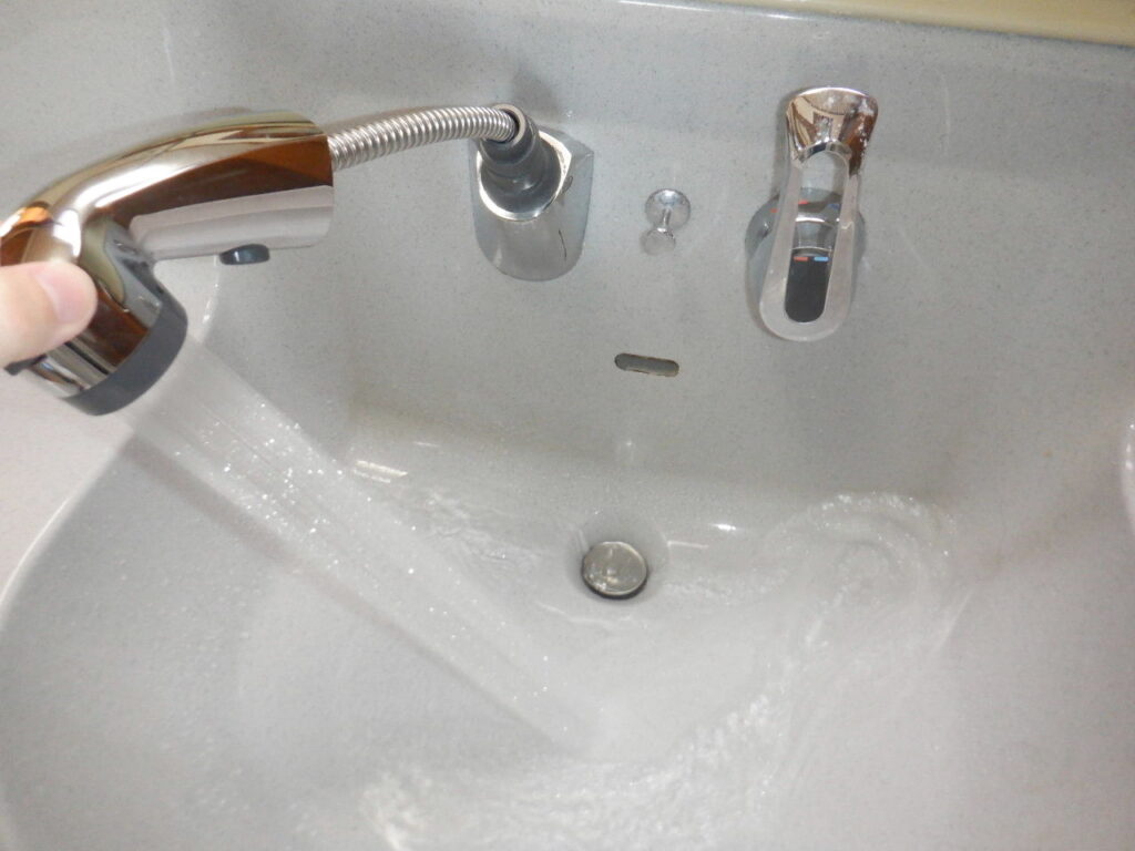 MYM　LFA547T10CL　洗面洗髪ｼｬﾜｰ水栓（ｸﾘﾅｯﾌﾟ洗面台）＜ｼｬﾜｰﾎｰｽから水漏れ＞　修理方法（ｼｬﾜｰﾎｰｽ交換手順）