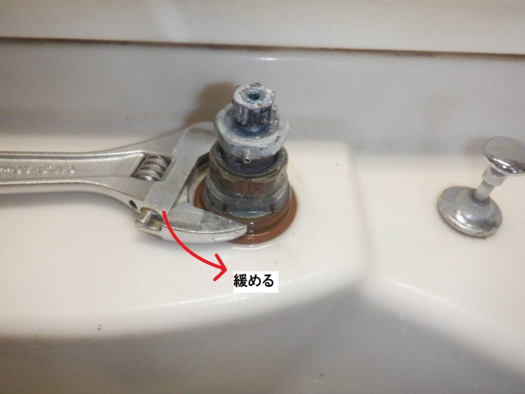 MYM　MS2340U12（修理部品供給終了）ｻｰﾓｽﾀｯﾄ式洗髪ｼｬﾜｰ水栓　<水が止まらない・温度調節が出来ない>　水栓本体交換方法　※ﾔﾏﾊ製洗面台などに使用