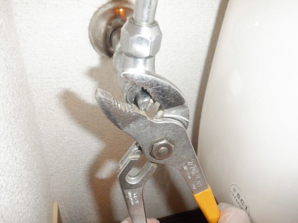 止水栓（ﾄﾞﾗｲﾊﾞｰ式）が固くて回らない場合の対処方法