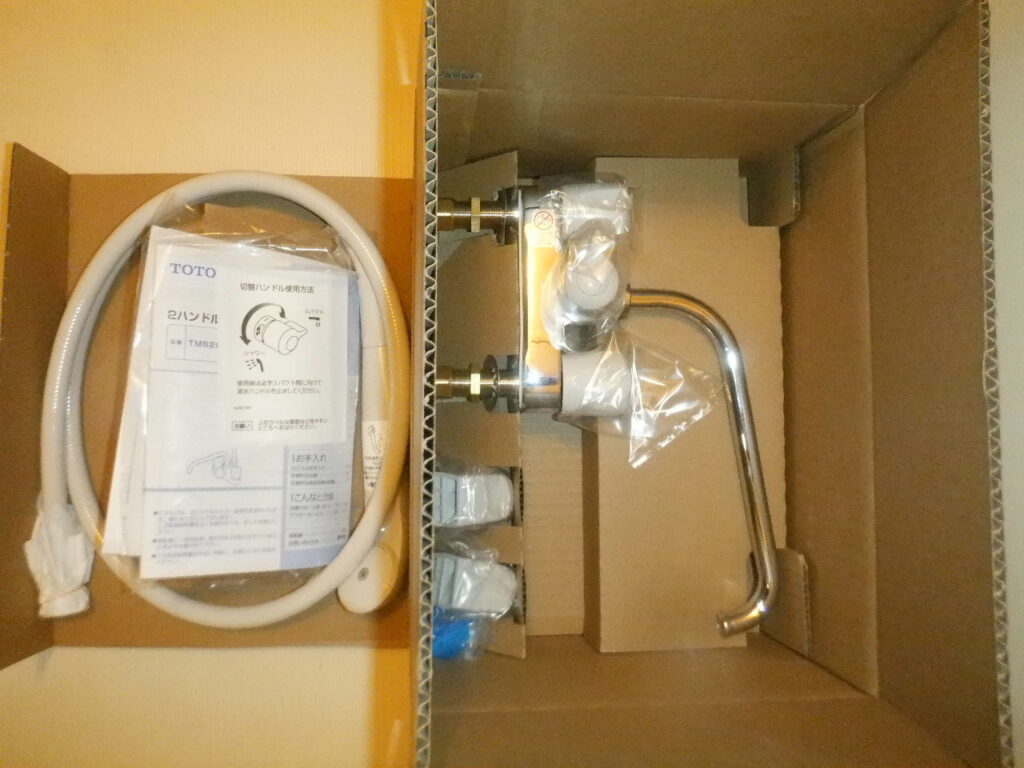 TOTO　TM106CS（修理部品供給終了品)　浴室　台付2ﾊﾝﾄﾞﾙ･ｼｬﾜｰﾊﾞｽ水栓<切替ﾊﾝﾄﾞﾙ･ｼｬﾜｰｴﾙﾎﾞから水漏れ>　水栓本体交換方法