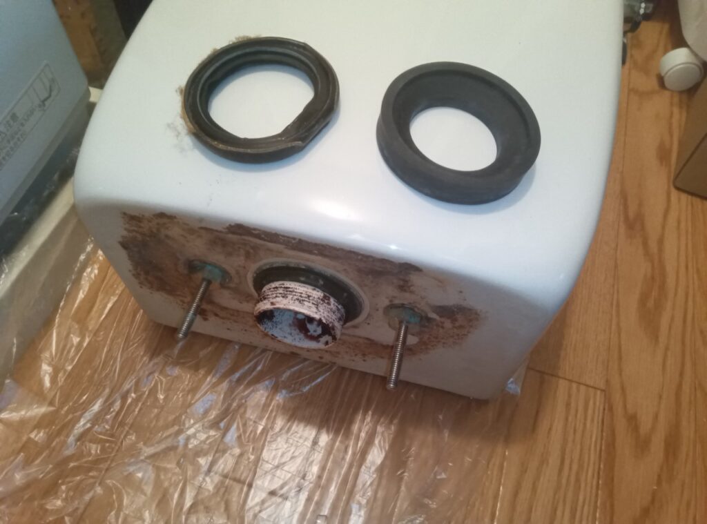 ジャニス
密結パッキン (便器とタンクの間からの水漏れ修理)