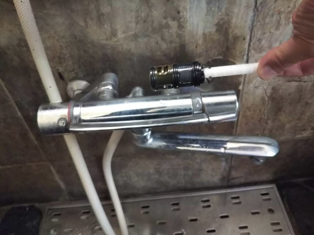 TOTO　TMG40CQ1　壁付ｻｰﾓｽﾀｯﾄｼｬﾜｰ水栓（水が止まらない）修理方法（開閉ﾊﾞﾙﾌﾞ部交換手順）