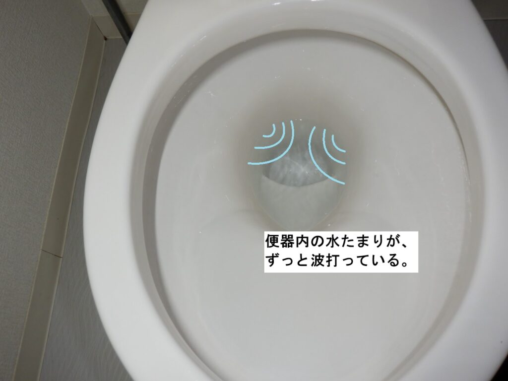 TOTO 手洗付ロータンク SZ441B
便器内に水が流れ続ける