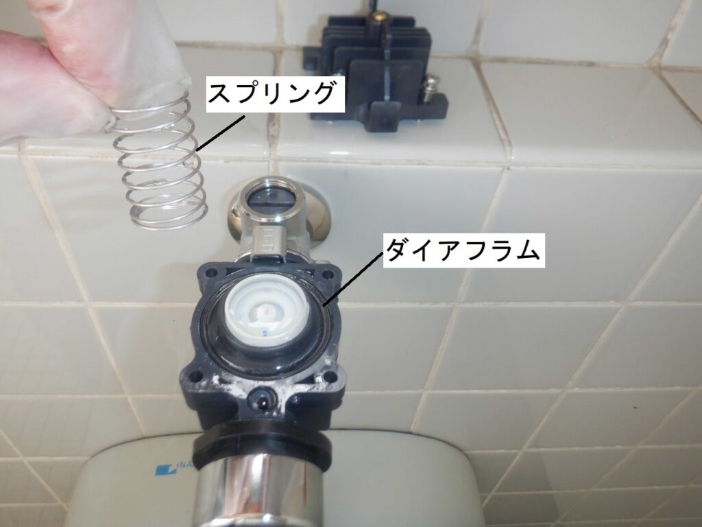 INAX(LIXL) 小便器フラッシュバルブ UF-3JT、UF-3T ダイアフラム清掃・交換方法