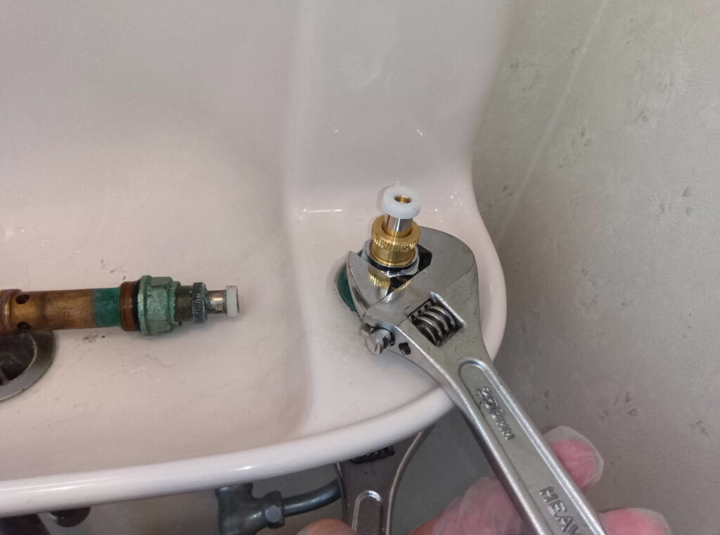 TOTO　手洗器水栓（埋込・自閉）　TL597AX　
自閉ﾊﾞﾙﾌﾞ部交換方法