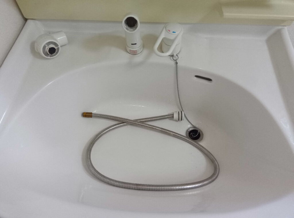 MYM 洗面洗髪シャワー水栓 FM244-037
ナショナル・パナソニック品番 CQ711SAZ
シャワーホース交換方法