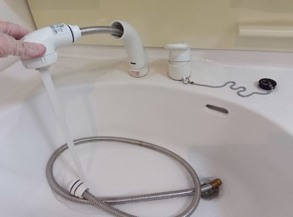 MYM 洗面洗髪シャワー水栓 FM244-037
ナショナル・パナソニック品番 CQ711SAZ
シャワーホース交換方法